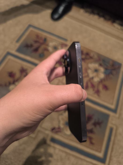 Продаю Айфон 14 про в хорошем состоянии нету царапин в защитном стекле