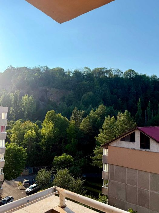 Închiriere Garsonieră Decomandată – Zonă Răcădău (Bld. Muncii) | Vedere spre Tâmpa