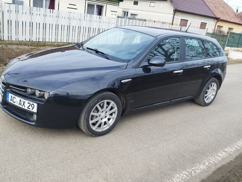 Vând Alfa Romeo 159 an fab 2009 19 jtdm preț 1650 euro neg