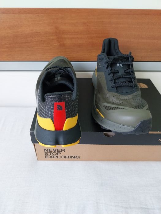 Чисто нови мъжки маратонки North Face