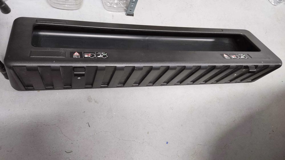 Кутия багажник /  STOWAGE TANK Mercedes W211 (S211) комби