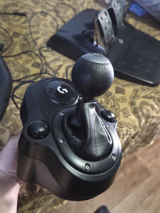 Игровой руль Logitech G923
