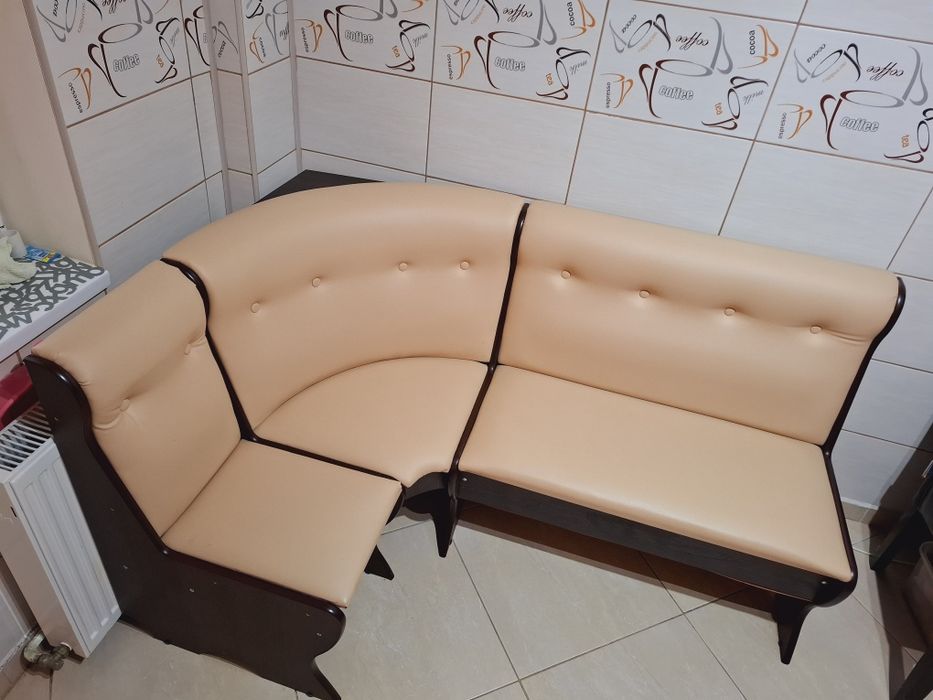 Vand canapea  coltar  de bucatarie 850 lei impecabil