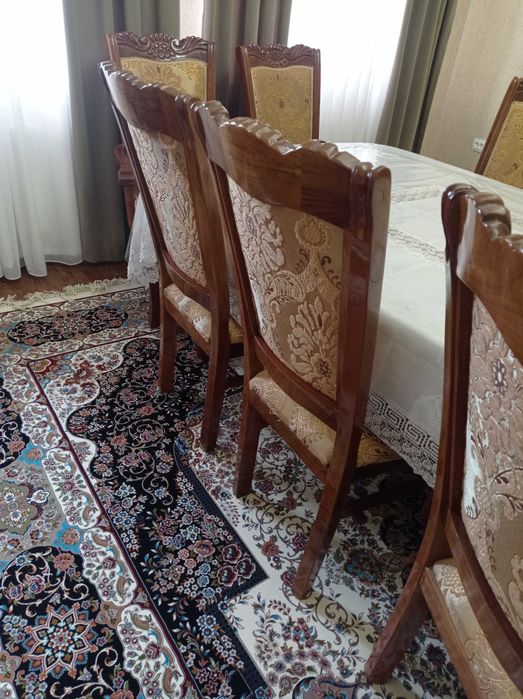 Стол и стулья, состояние отличное