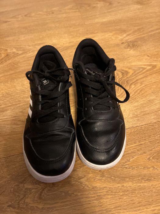 Adidasi adiddas. marime 36 piele artificiala