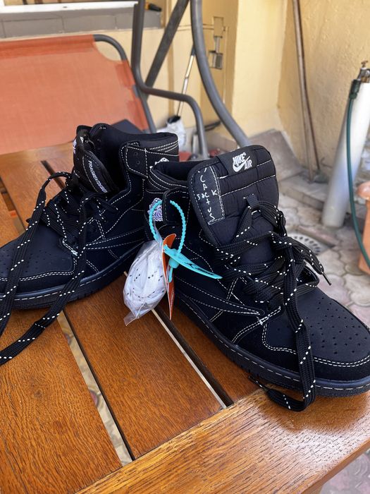 Adidasi nike jordan travis scott