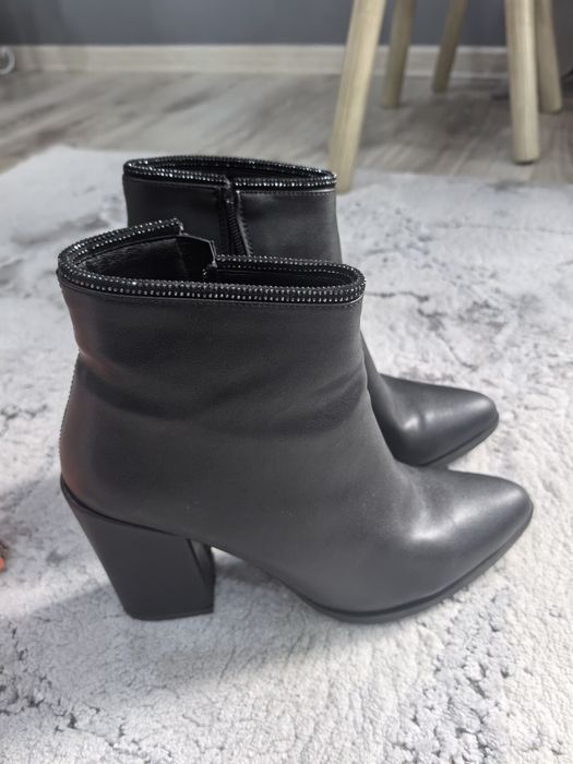 Дамски боти на дебел ток, 39 номер