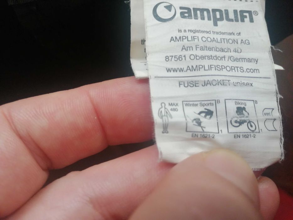 Протекторна жилетка Amplifi за ски, сноуборд и велосипед