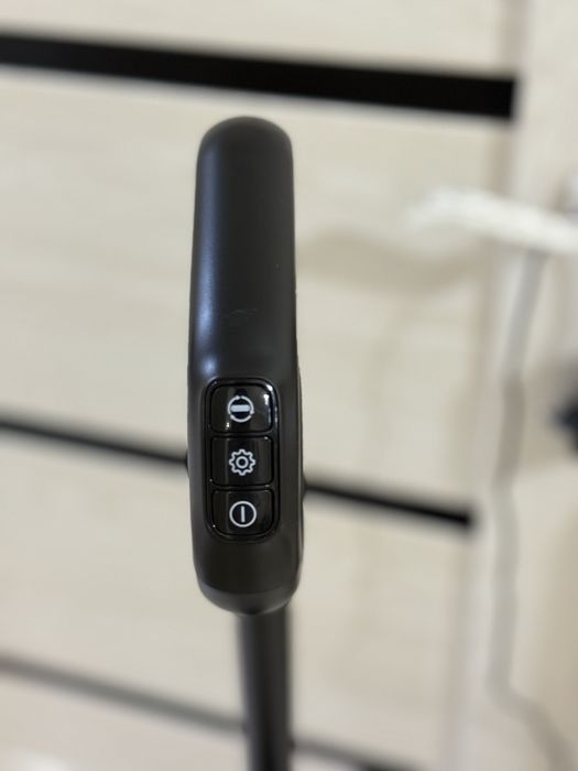 Вертикальный беспроводной пылесос MU