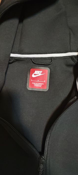 Oferta Trening NIKE TECH culoare unicat nu se mai găsește marimea L , XL model deosebit nou editie limitată