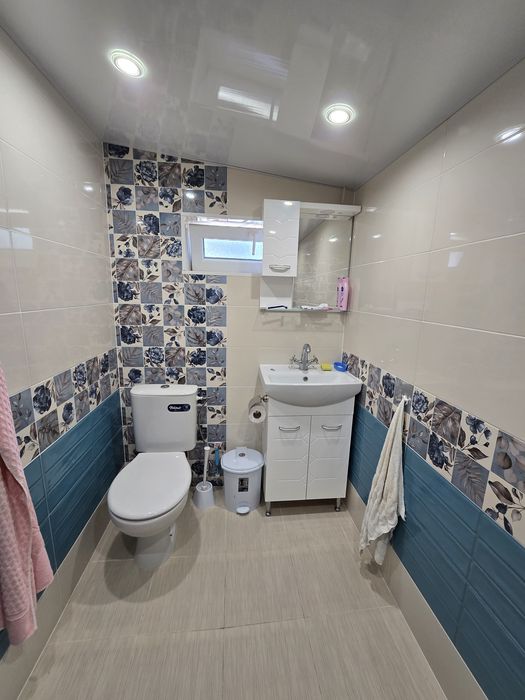 Продава се къща с голям двор 1,5 дка, гараж, стопански постройки и обновени инсталации