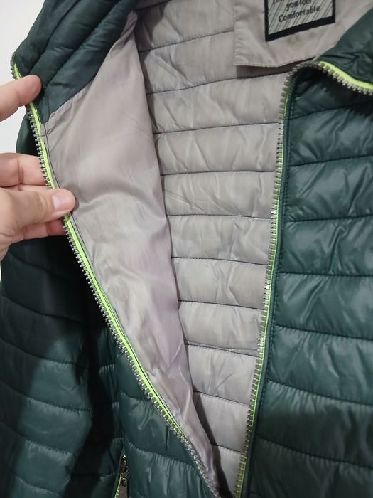 Geaca matlasata primavara unisex marime 48 sau XXL stare perfecta