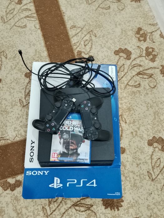 Продам приставку пс4