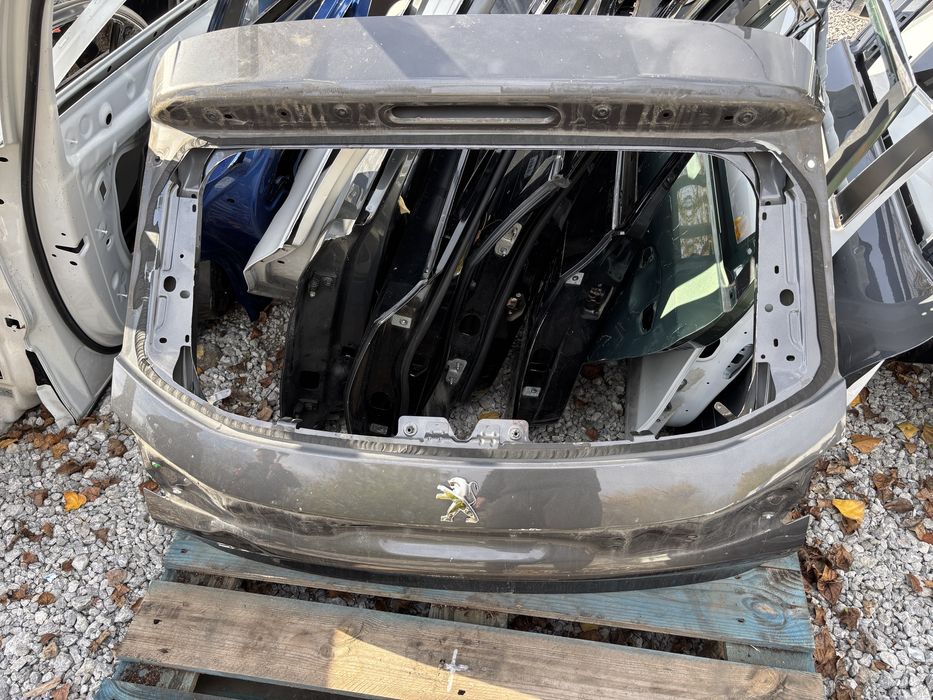 Капак/Багажник/Задна врата Peugeot 208