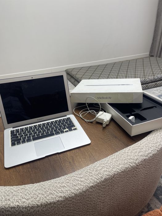 Продам макбук MACBOOK