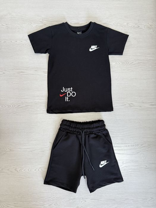 Комплект для мальчиков и девочек Nike, футболка и шорты