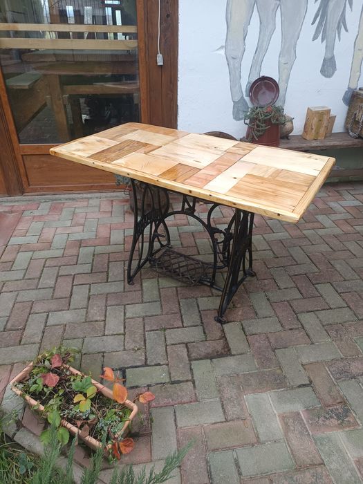 Masa sau birou blat artizanal și mașină de cusut