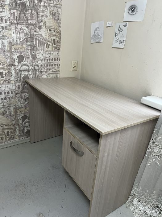 Офисный стол с тумбой
