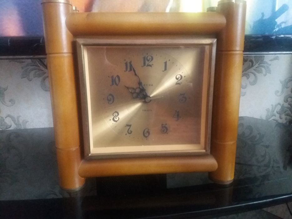 Продам  красивые настольные часы