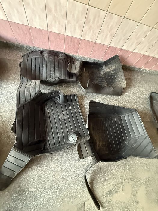 Продам коврики  в салон !