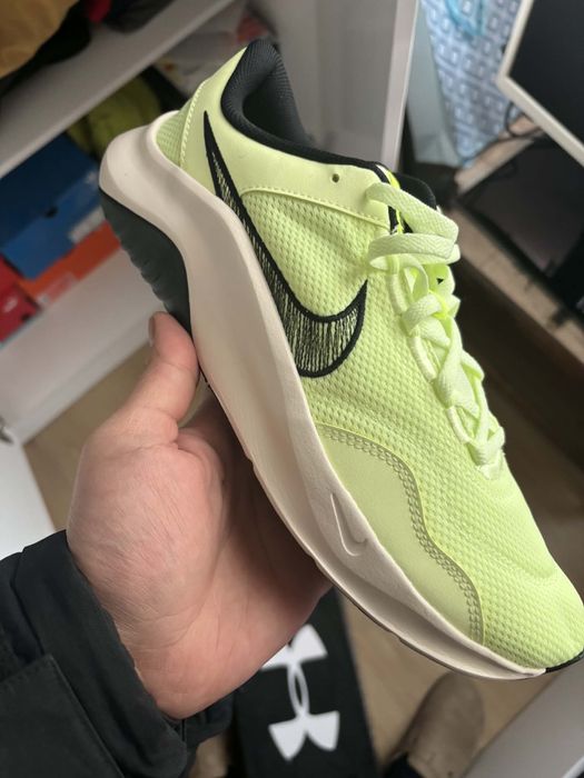 Nike Revolution 7  Неоново жълт модел (чисто нови т кутия)