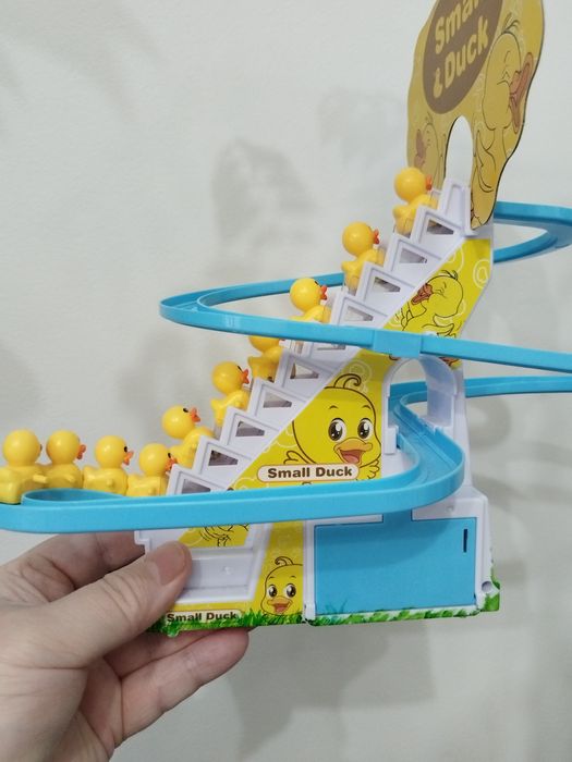 Игрушка ,, уточки на горке"