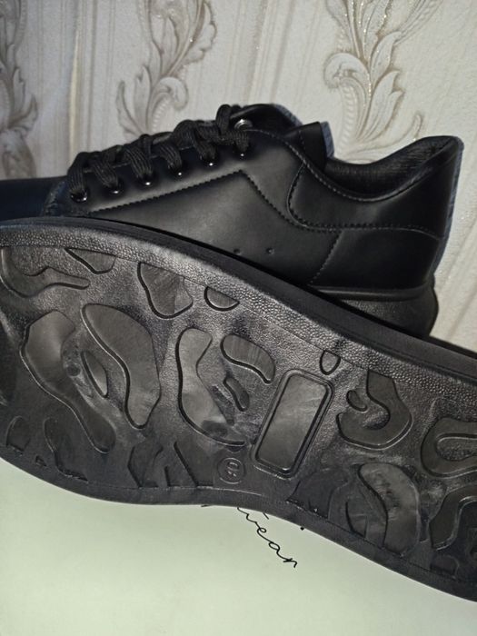 Кроссовки женские