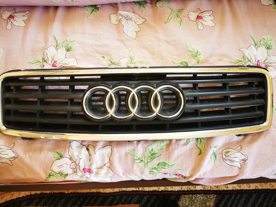Vand grila capota Audi