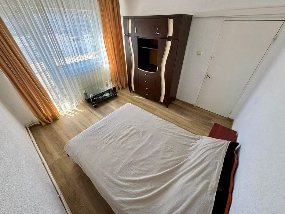 Vând apartament 3 camere central bld Unirii(Paco non stop).