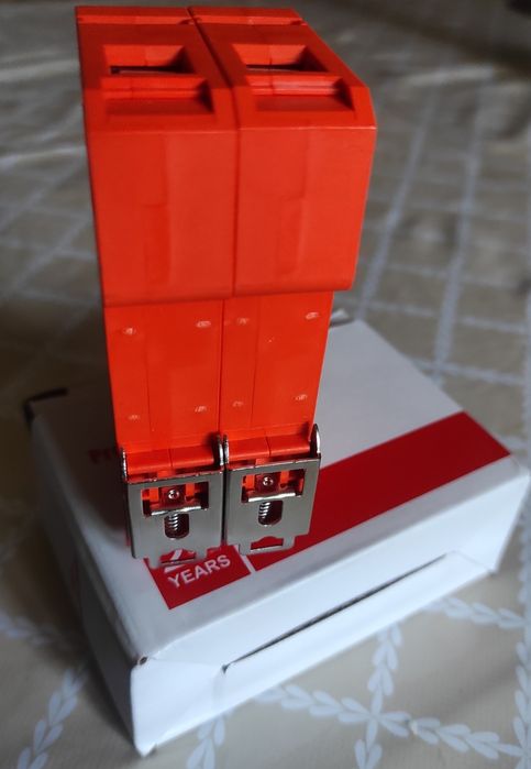 DC molnizashita solnechnoy paneli