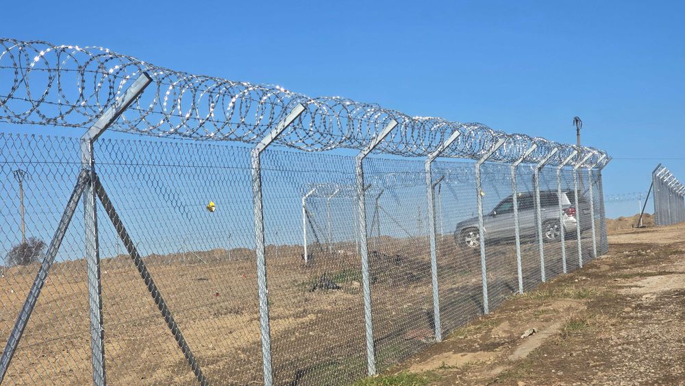 Constructie gard / Gard din plasa zincata   H2m  montaj gard  120 lei