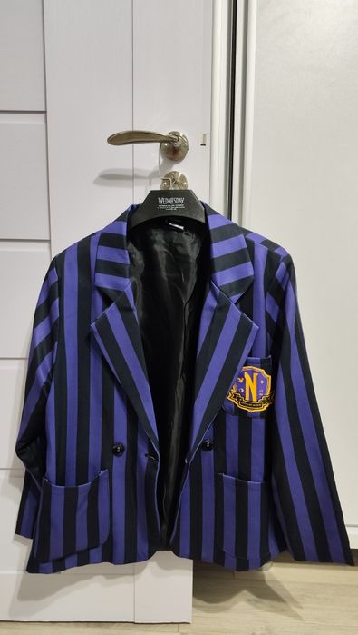 Vând sacou figurație Wednesday