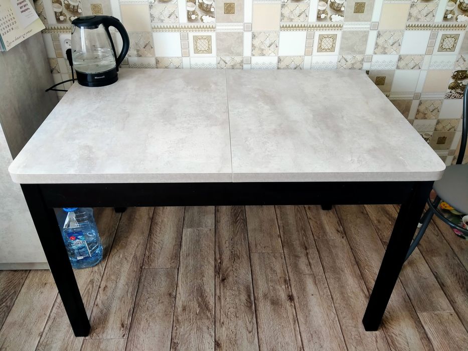 Продам кухонный стол