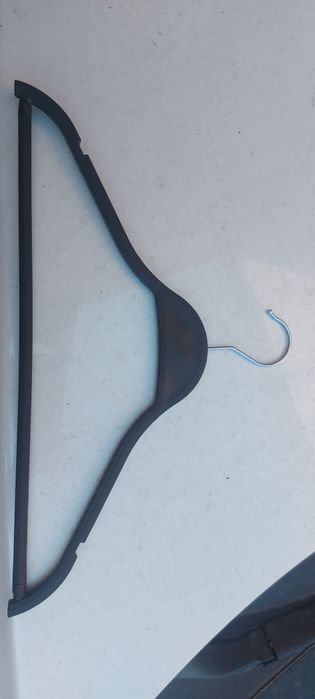 Вешалки,противокражные датчики.