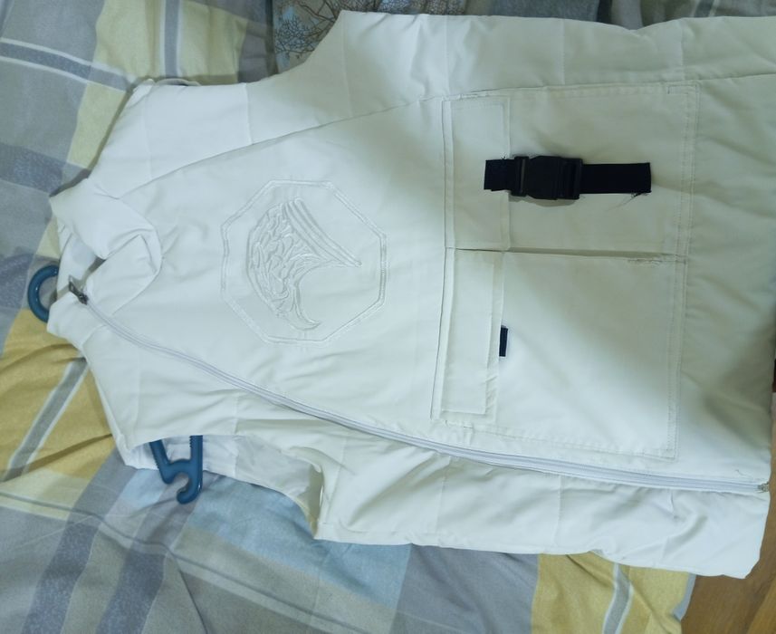 Rasmdagi kiyim sotiladi