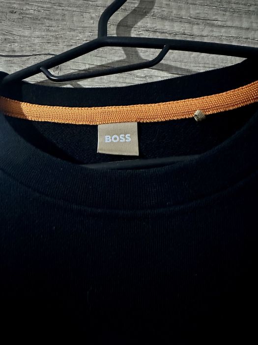 Пуловер BOSS - много запазен