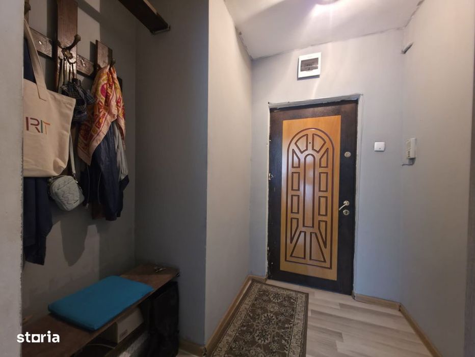 Apartament 3 camere, 50 mp, zona Sasar