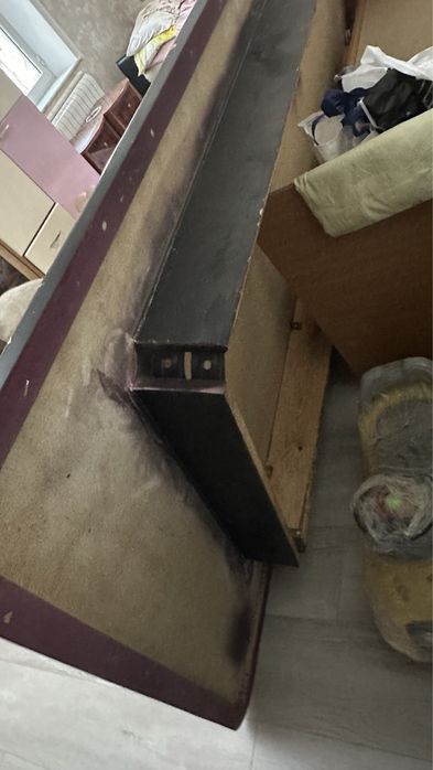 Стол и стулья