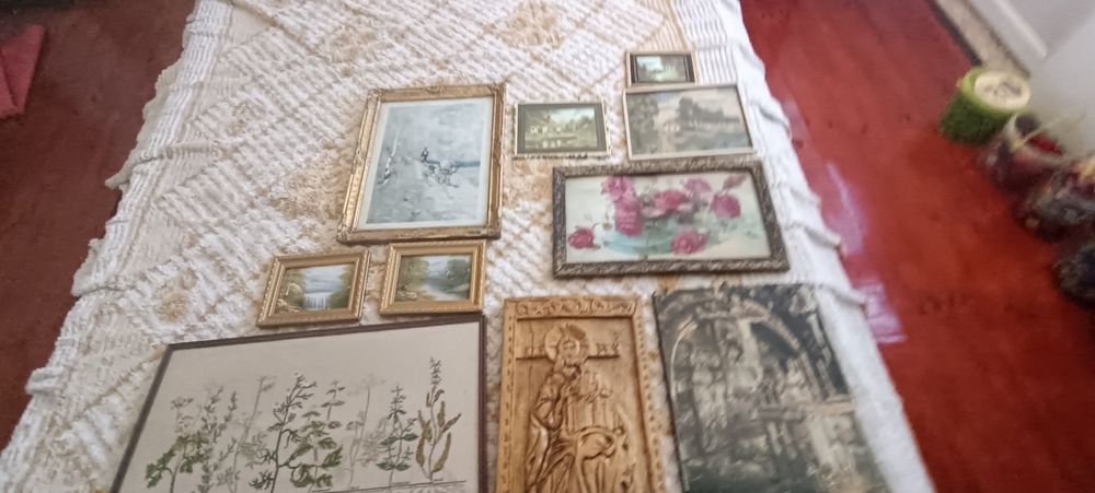 Tablouri, diferite modele , pictate manual aproape toate