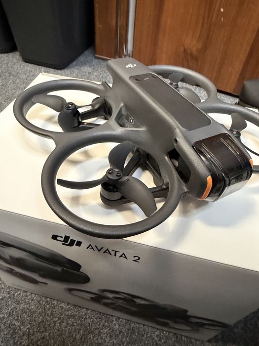 Vand drona dji avata 2 -  fly more combo- 3 acumulatori