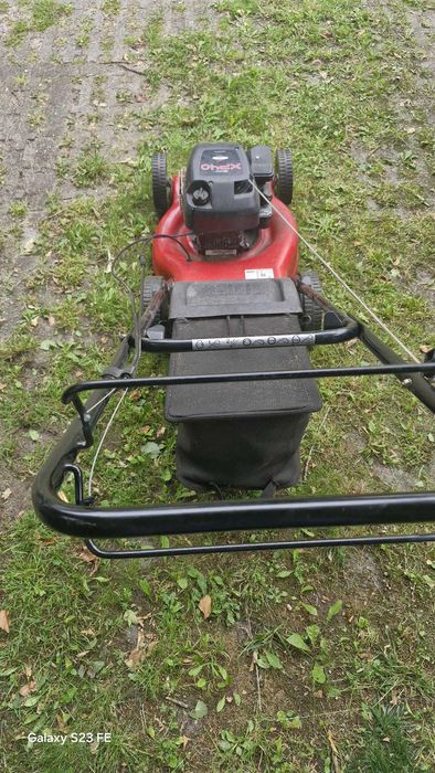 Mașină de tuns iarba