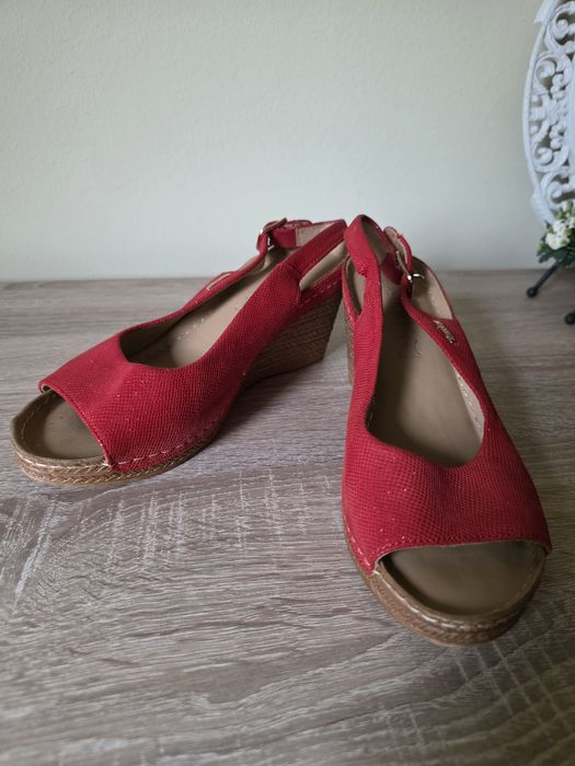 Vand sandale rosii Lasocki,.piele naturala