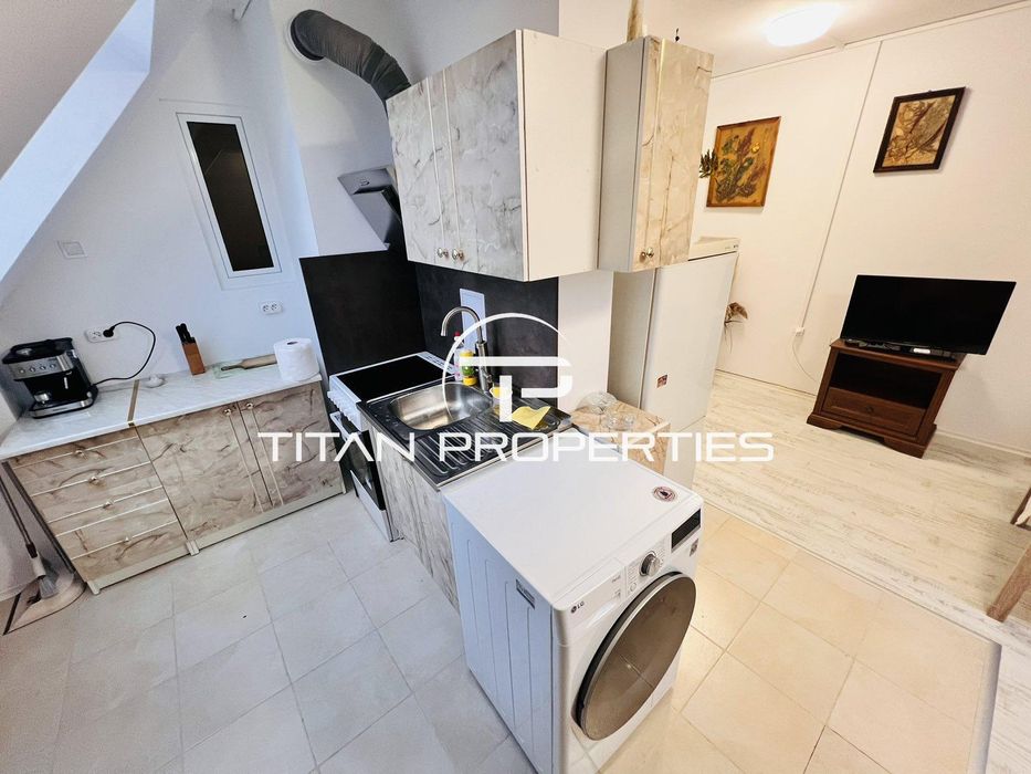 Дава се под наем Двустаен апартамент в Бургас, Лазур - 45 кв.м за 612 € - Снимка #1