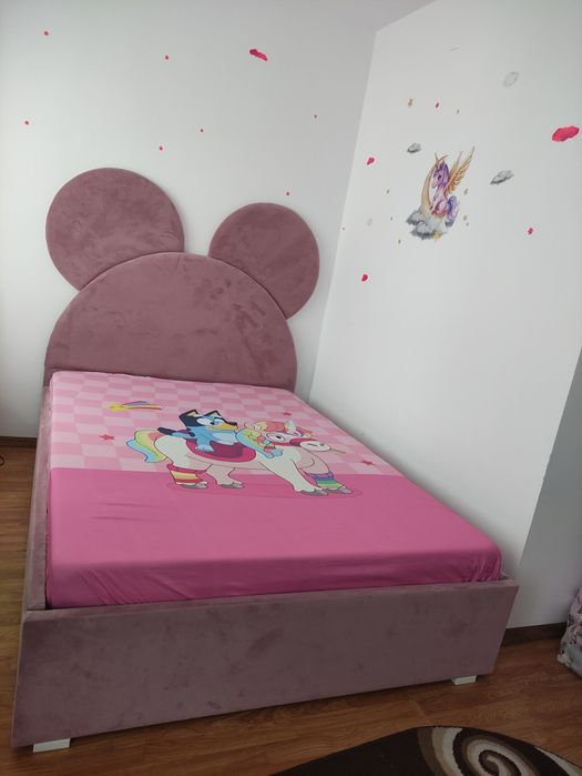 Vând Pat Jerry Tapitat roz