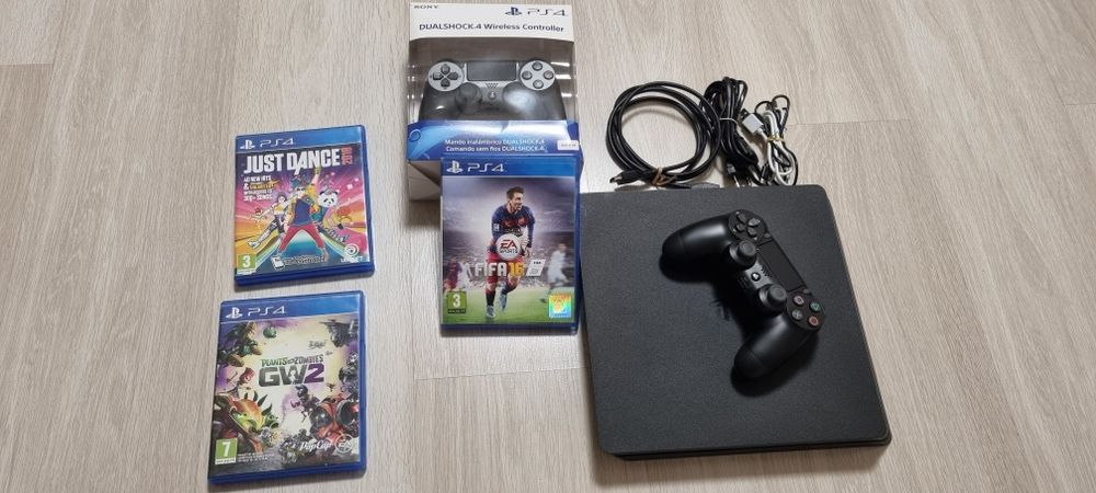 Ps 4 Slim Sony Hdr 4K, un joystick, 500 Gb.