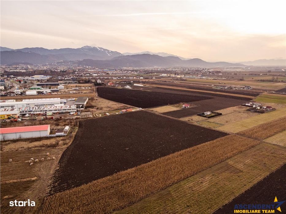 Film!Potential rezidentialinvestitional, 5.000 mp intravilan,privelist