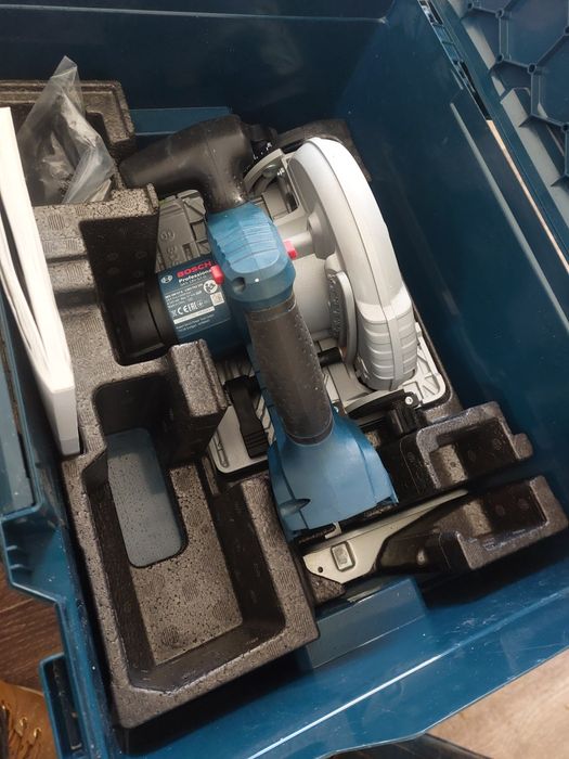 Vand Circular Bosch 18 v funcționează pe sina folosit o singură data