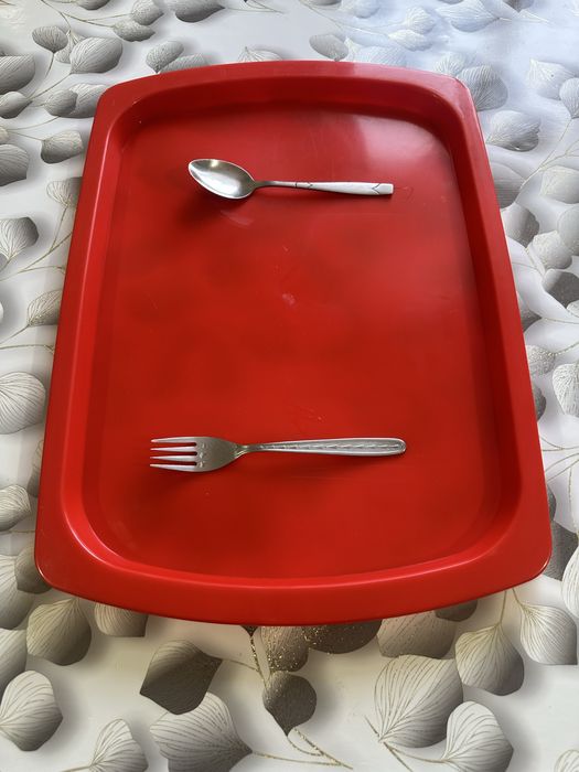 Новые прочные пластиковые подносы