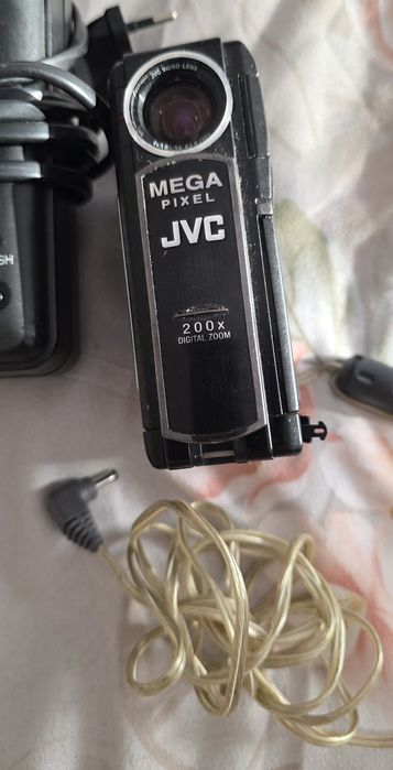 Camera video cu caseta miniDV JVC GR-DVP9E + placa de captura