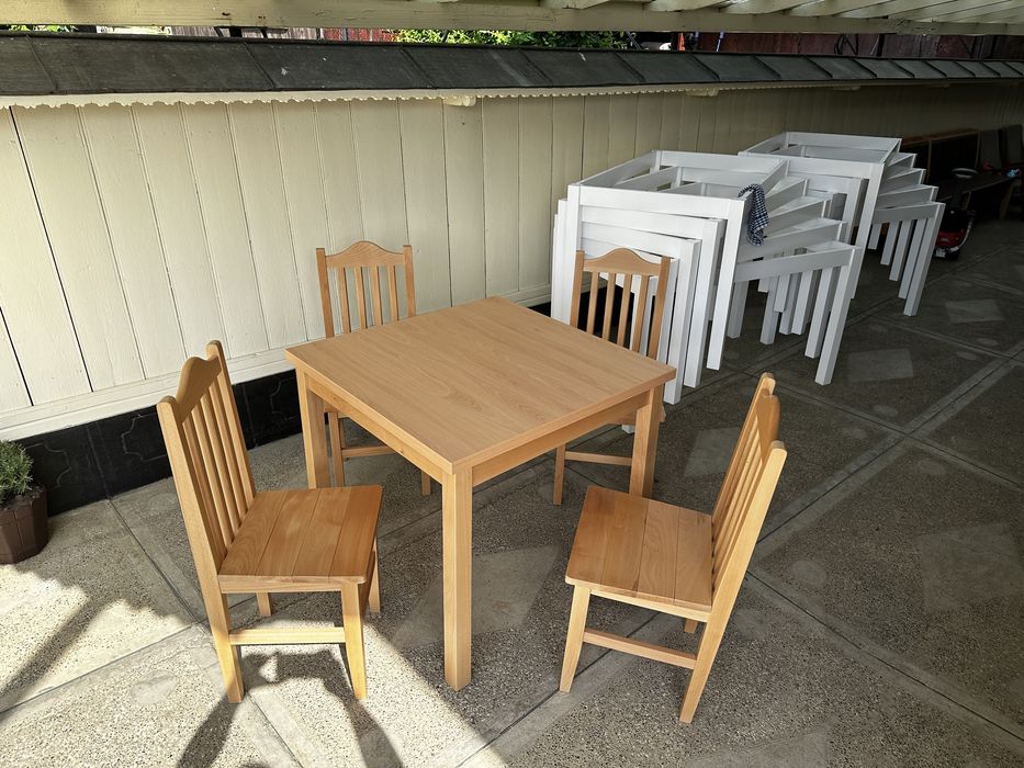 Scaune și mese din lemn (producător)